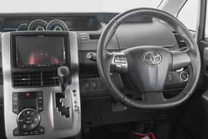 Минивэн Toyota Voxy 2013 года, 2069000 рублей, Кемерово