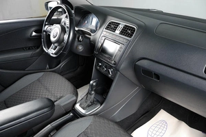 Седан Volkswagen Polo 2018 года, 1429000 рублей, Тюмень