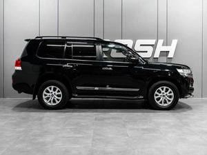 Внедорожник Toyota Land Cruiser 2018 года, 6700000 рублей, Тюмень