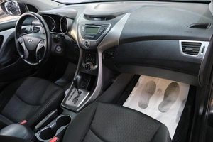 Седан Hyundai Elantra 2012 года, 859000 рублей, Омск