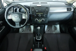 Хетчбэк Nissan Tiida 2010 года, 679000 рублей, Омск