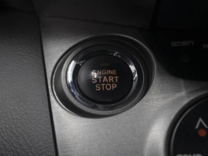 Внедорожник Toyota RAV4 2010 года, 1360000 рублей, Омск