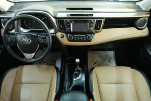Внедорожник Toyota RAV4 2016 года, 2599000 рублей, Омск