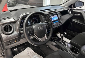 Внедорожник Toyota RAV4 2016 года, 2457000 рублей, Красноярск