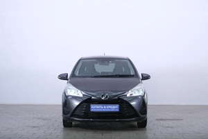 Хетчбэк Toyota Vitz 2019 года, 1059000 рублей, Омск