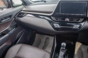 Внедорожник Toyota C-HR 2017 года, 2499000 рублей, Барнаул