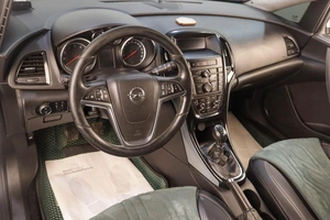 Седан Opel Astra 2012 года, 759000 рублей, Челябинск