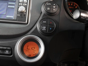 Хетчбэк Honda Fit 2012 года, 800000 рублей, Омск