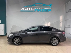 Седан Toyota Avensis 2009 года, 1049000 рублей, Красноярск