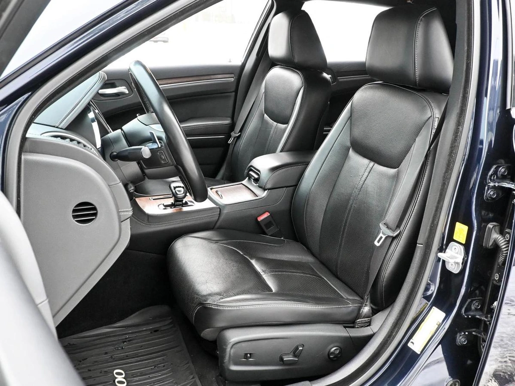 Седан Chrysler 300C 2012 года, 1699000 рублей, Волгоград