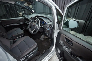 Минивэн Toyota Voxy 2017 года, 2187000 рублей, Красноярск