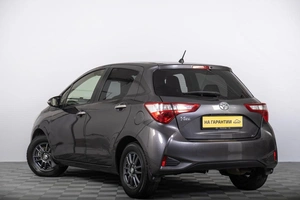 Хетчбэк Toyota Vitz 2019 года, 999000 рублей, Томск