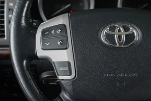 Внедорожник Toyota Land Cruiser 2013 года, 3999000 рублей, Тюмень