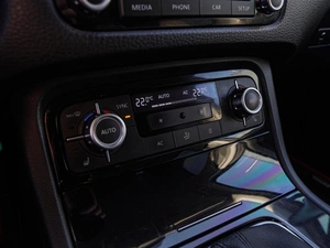 Внедорожник Volkswagen Touareg 2012 года, 1999000 рублей, Волгоград