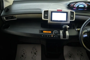 Минивэн Honda Freed 2012 года, 1159000 рублей, Омск