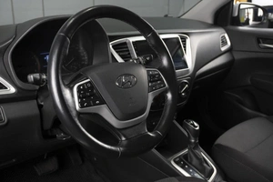 Седан Hyundai Solaris 2019 года, 1330000 рублей, Омск