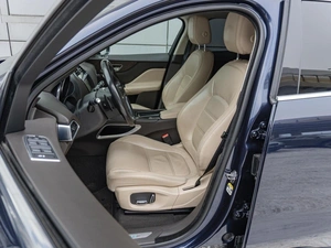 Внедорожник Jaguar F-Pace 2018 года, 3399000 рублей, Санкт-Петербург