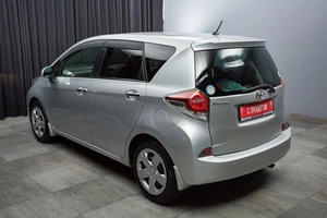 Хетчбэк Toyota Ractis 2014 года, 999000 рублей, Красноярск
