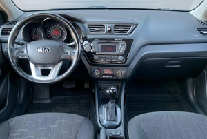 Хетчбэк Kia Rio 2014 года, 925000 рублей, Солонцы