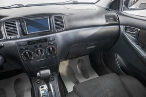 Седан Toyota Corolla 2004 года, 499000 рублей, Барнаул
