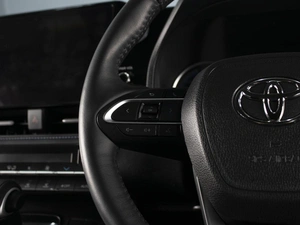 Минивэн Toyota Voxy 2022 года, 4200000 рублей, Омск