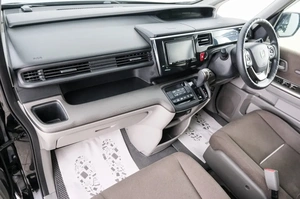 Минивэн Honda Stepwgn 2017 года, 1679000 рублей, Красноярск