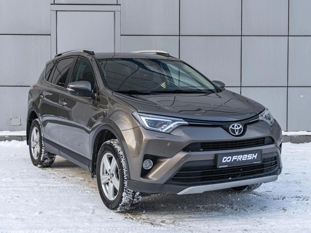 Внедорожник Toyota RAV4 2018 года, 1695000 рублей, Санкт-Петербург