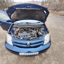 Хетчбэк Toyota Ist 2002 года, 428000 рублей, Красноярск