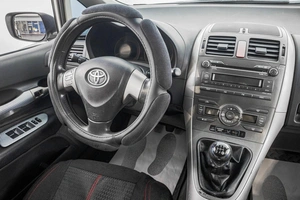 Хетчбэк Toyota Auris 2007 года, 599000 рублей, Барнаул