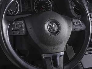 Внедорожник Volkswagen Tiguan 2012 года, 1350000 рублей, Ростов-на-Дону