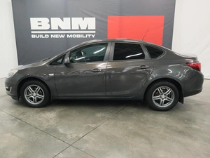 Седан Opel Astra 2013 года, 1030000 рублей, Курск