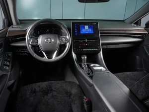 Седан Toyota Avalon 2023 года, 3699000 рублей, Красный Пахарь