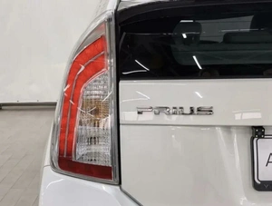 Лифтбек Toyota Prius 2015 года, 1290000 рублей, Барнаул