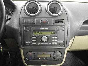 Хетчбэк Ford Fiesta 2006 года, 427100 рублей, Казань