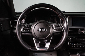 Седан Kia Optima 2018 года, 2039000 рублей, Сургут
