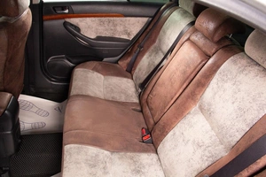 Седан Toyota Avensis 2007 года, 1169000 рублей, Сургут