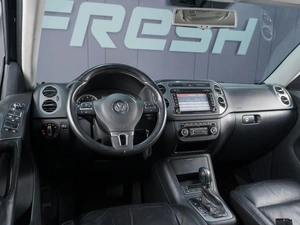 Внедорожник Volkswagen Tiguan 2012 года, 1299000 рублей, Сургут