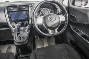 Хетчбэк Toyota Ractis 2015 года, 929000 рублей, Барнаул