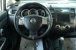 Хетчбэк Nissan Tiida 2012 года, 999000 рублей, Омск