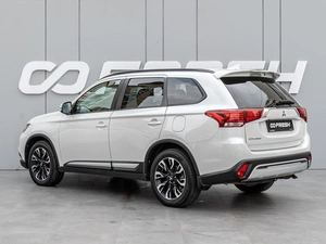 Внедорожник Mitsubishi Outlander 2021 года, 2370000 рублей, Краснодар
