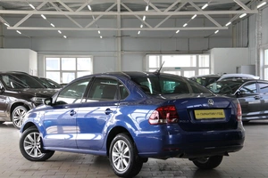 Седан Volkswagen Polo 2020 года, 1379000 рублей, Омск