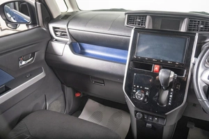 Минивэн Toyota Roomy 2018 года, 1299000 рублей, Томск
