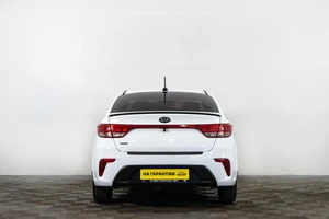 Седан Kia Rio 2017 года, 1169000 рублей, Сургут