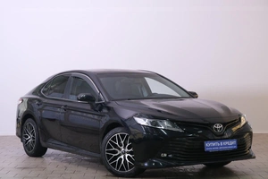 Седан Toyota Camry 2018 года, 2749000 рублей, Омск