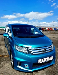 Минивэн Honda Freed 2012 года, 956000 рублей, Красноярск