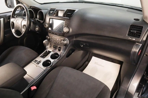 Внедорожник Toyota Highlander 2013 года, 1949000 рублей, Челябинск