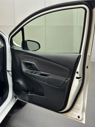 Хетчбэк Toyota Vitz 2017 года, 1197000 рублей, Красноярск