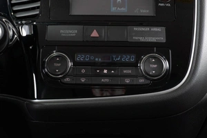 Внедорожник Mitsubishi Outlander 2016 года, 2109000 рублей, Петрозаводск