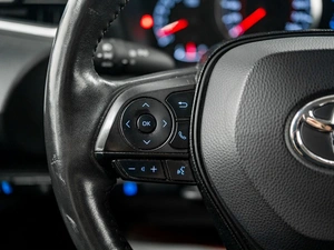 Седан Toyota Corolla 2019 года, 2000000 рублей, Красноярск