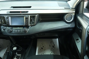 Внедорожник Toyota RAV4 2018 года, 2249000 рублей, Омск